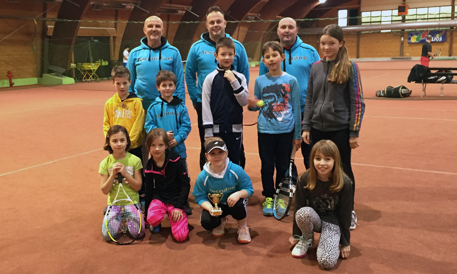 Trenerska ekipa TK Domžale in nekaj najmlajših