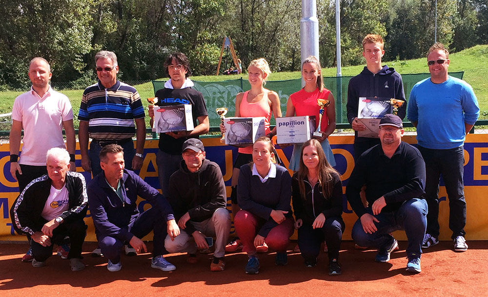 finalisti s celotno ekipo turnirja