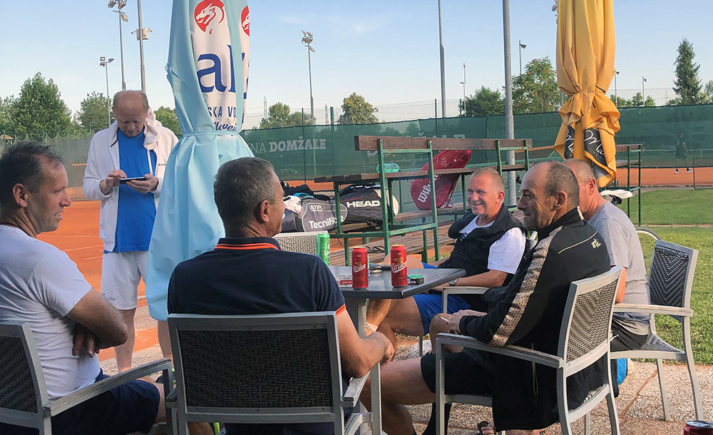 www.tenis-domzale.si interna liga v polnem teku