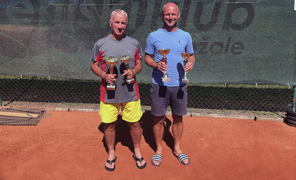 www.tenis-domzale.si Zmagovalca skupine 2 in 1 Bojan Tomše in Miha Kancilija