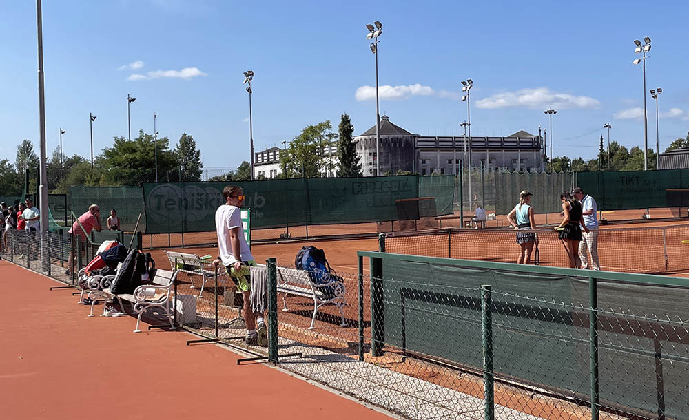 Štirje naši v četrtfinale ITF G4 turnirja v Domžalah